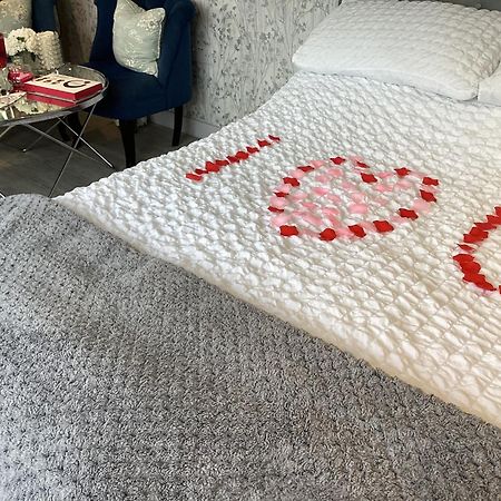 LlanfechellAdorable Private Couples Retreat With Hot Tubアパートメント エクステリア 写真
